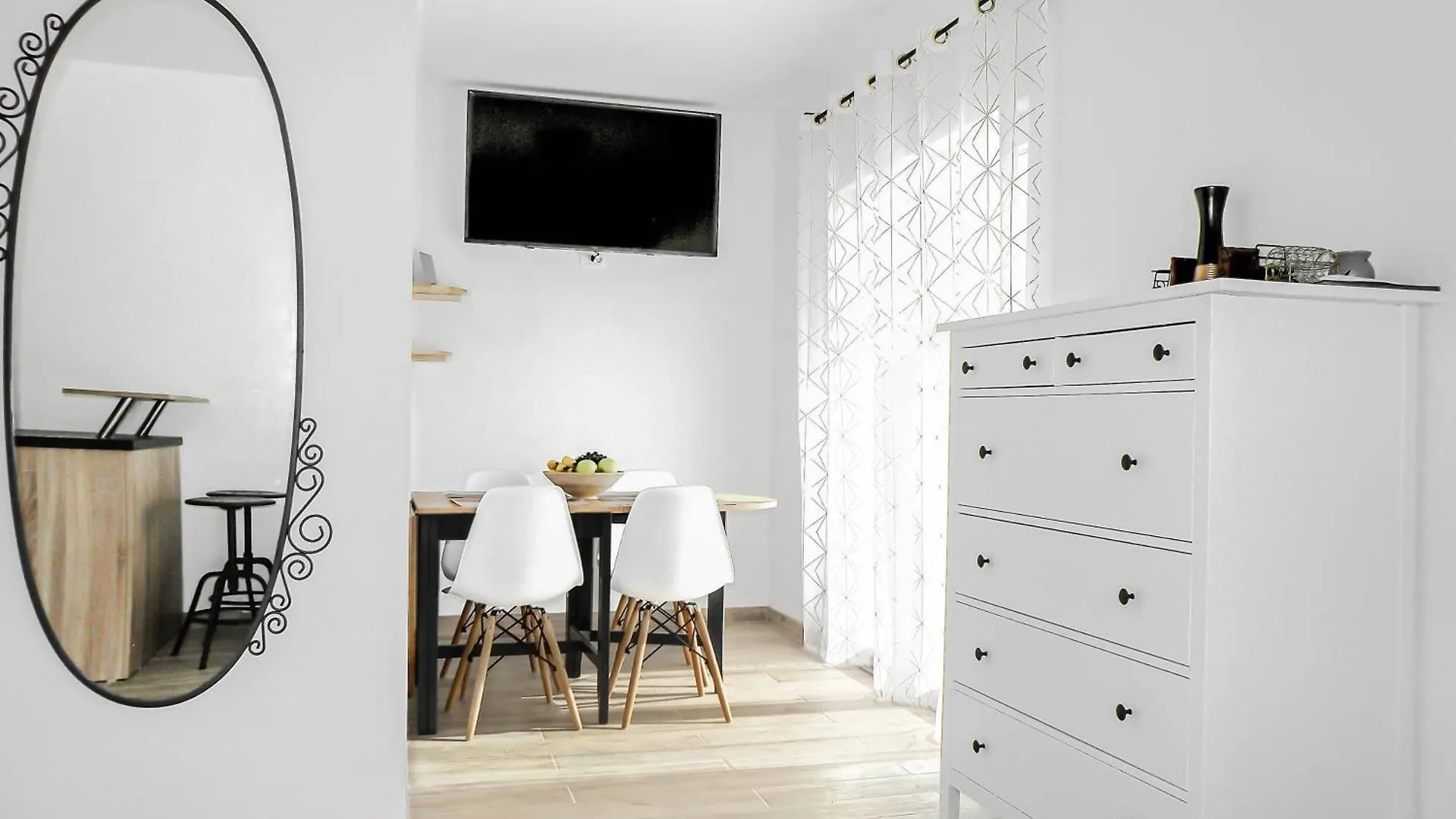 Apartment With Terrace And Free Parking - Beach Nearby location